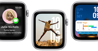 Cinque Apple Watch SE che mostrano rispettivamente l’app Traduci, la funzione “Tutto bene”, il quadrante Foto, il quadrante Modulare e l’app Parametri Vitali.